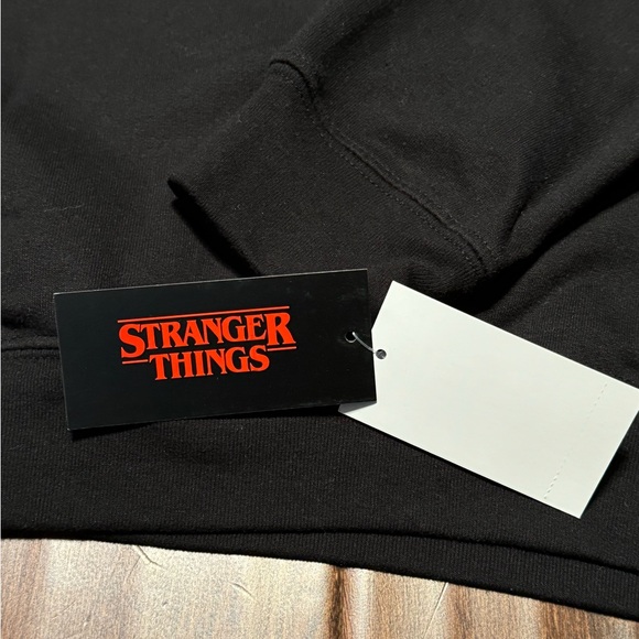 Netflix Stranger Things Logo Graphic Sweatshirt Crewneck Official Merchandise - Picture 4 of 8
